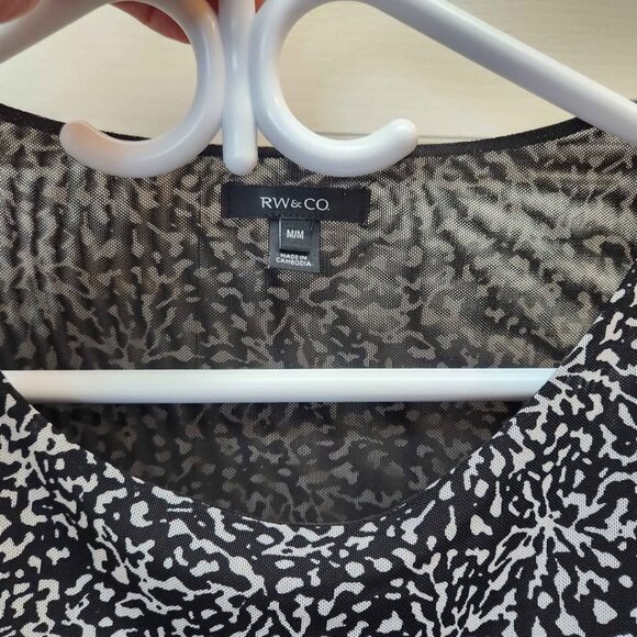 [M] RW&Co Black & White Long-sleeved Top‎ Size Medium Animal Print Lined - Picture 9 of 9